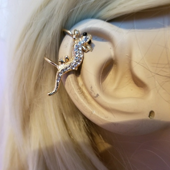 Baby Gold Gecko Ear Cuff - Picture 1 of 2